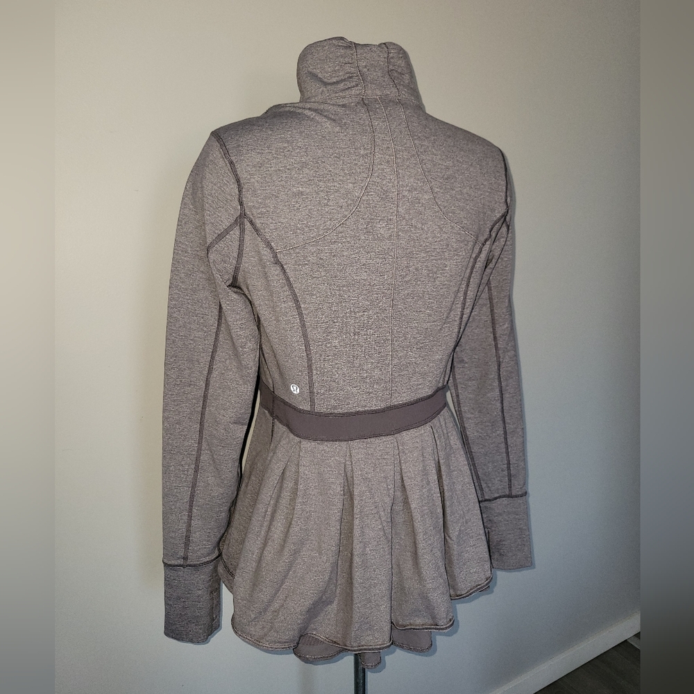 Rare Lululemon Peplum Riging Jacket Size 8 - Picture 9 of 9